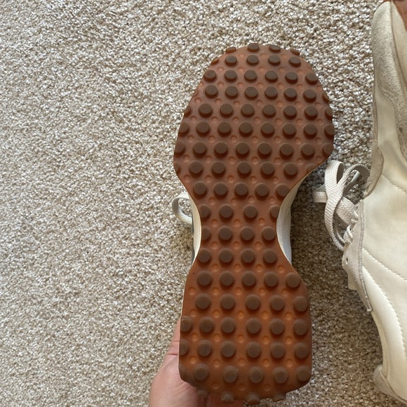 New Balance 327 Sneakers W9.5/M8 in Moonbeam & Grey - Picture 11 of 16